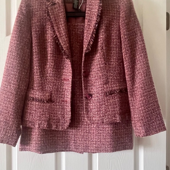 Women’s Suit - Picture 1 of 2